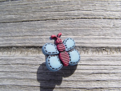 Butterfly button