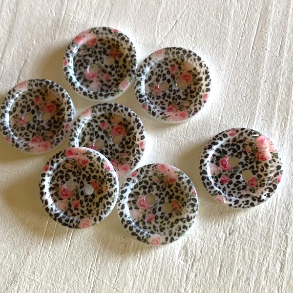 Bouton moucheté noir avec des roses