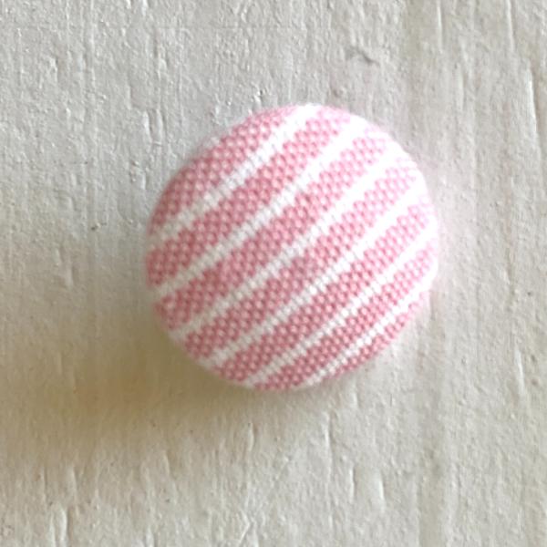Bouton recouvert Tilda Pink stripes