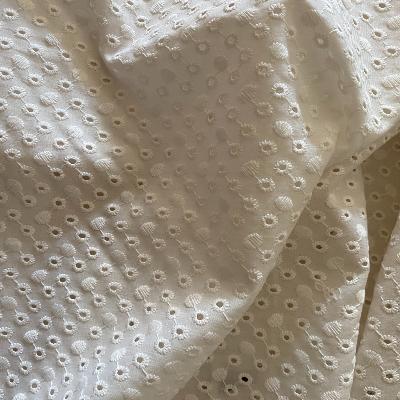Tissu broderie anglaise blanche